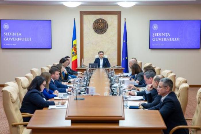 Persoanele cu un stagiu de cotizare de cel puțin 40 de ani vor beneficia de o pensie minimă de 3300 de lei 