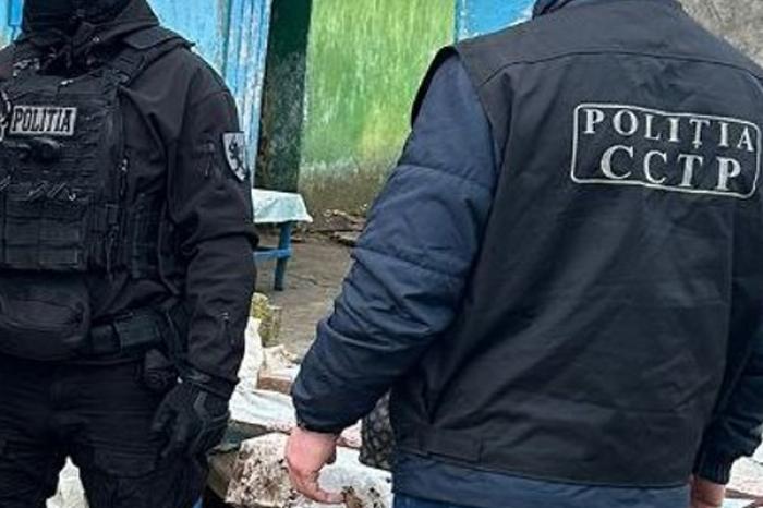 ​POLIȚIA REȚINE DOI LOCUITORI DIN TELENEȘTI SUSPECTAȚI DE MUNCĂ FORȚATĂ ÎN CONDIȚII DE SCLAVIE