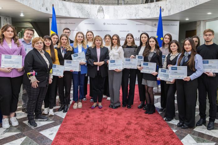 PREȘEDINTA BNM ÎNMÂNEAZĂ CERTIFICATE ABSOLVENȚILOR PROGRAMULUI „ȘCOALA DE FINANȚE MODERNĂ”