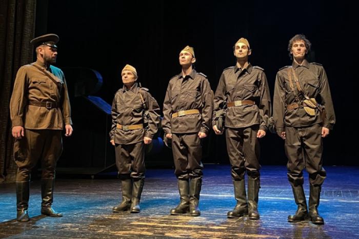 TEATRUL DIN TIRASPOL PUNE ÎN SCENĂ O PIESĂ DESPRE RĂZBOI BAZATĂ PE O CARTE A LIDERULUI TRANSNISTREAN VADIM KRASNOSELSKI