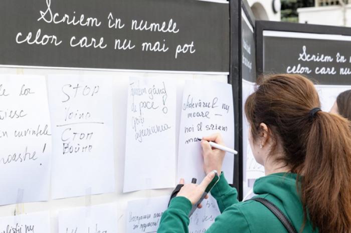 CENTRUL PENTRU JURNALISM INDEPENDENT A ORGANIZAT UN FLASH MOB ÎN FAŢA AMBASADEI RUSIEI ÎN SPRIJINUL LIBERTĂŢII DE EXPRIMARE