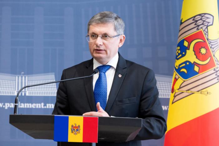 PREȘEDINTELE PARLAMENTULUI REPUBLICII MOLDOVA ÎI ÎNDEAMNĂ PE CONCETĂȚENII CU CETĂȚENIE ROMÂNĂ SĂ VOTEZE PENTRU CRIN ANTONESCU