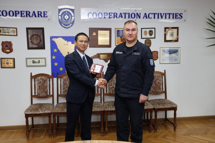 SPECIALIȘTII JAPONEZI CARE AU INSTRUIT SALVATORII MOLDOVENI, PREMIAȚI „PENTRU SOLIDARITATE ÎN SITUAȚII DE URGENȚĂ”