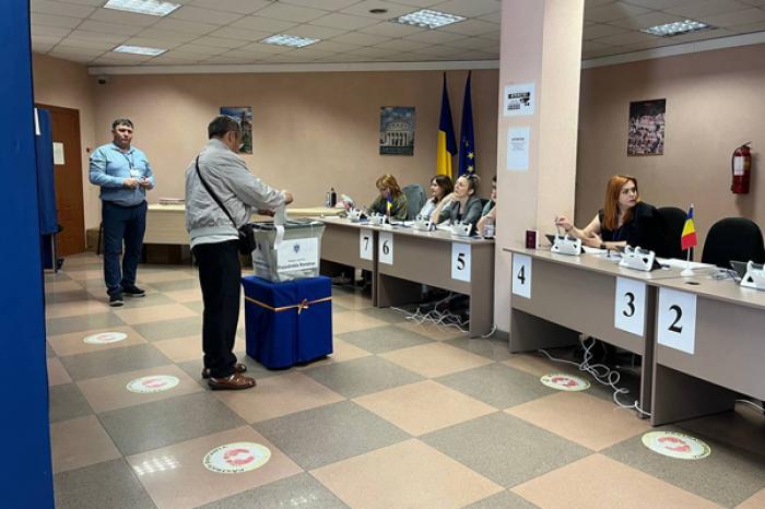ЖИТЕЛИ МОЛДОВЫ С РУМЫНСКИМ ГРАЖДАНСТВОМ СПОСОБСТВОВАЛИ ВЫХОДУ НИКУШОРА ДАНА ВО ВТОРОЙ ТУР ПРЕЗИДЕНТСКИХ ВЫБОРОВ