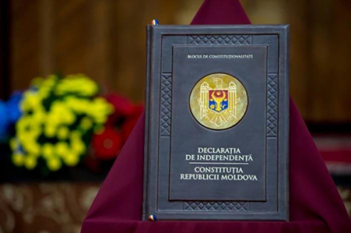 CONDUCEREA REPUBLICII MOLDOVA ÎNDEAMĂ SĂ FIM UNIȚI PENTRU A APĂRA DEMOCRAȚIA ȘI LIBERTATEA DE ZIUA CONSTITUȚIEI