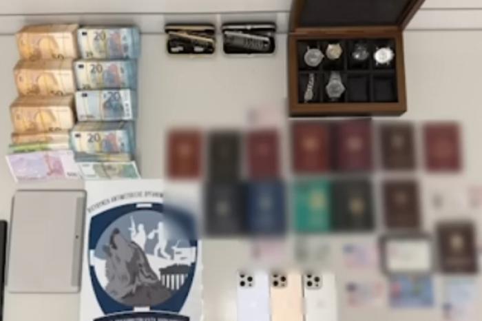 DOCUMENTE FALSIFICATE, BANI ȘI BUNURI DESCOPERITE ÎN TIMPUL PERCHEZIȚIILOR LA VILA LUI VLAD PLAHOTNIUC