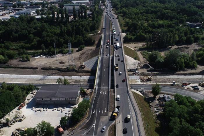 DUPĂ FINALIZAREA A DOUĂ PODURI PESTE RÂUL BÎC, TRAFICUL A FOST DESCHIS PE DRUMUL NAȚIONAL M1