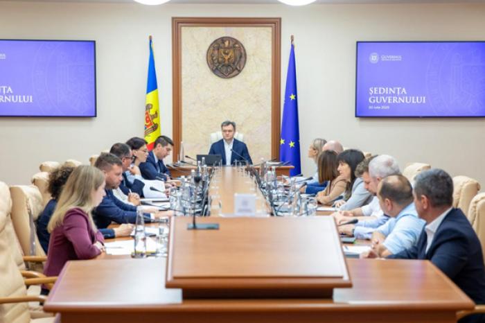 ПРАВИТЕЛЬСТВО ВЫДЕЛИТ МЕСТНЫМ И ЦЕНТРАЛЬНЫМ ОРГАНАМ ВЛАСТИ 83,7 МЛН. ЛЕЕВ ДЛЯ СОКРАЩЕНИЯ РАСХОДОВ НА ЭЛЕКТРОЭНЕРГИЮ
