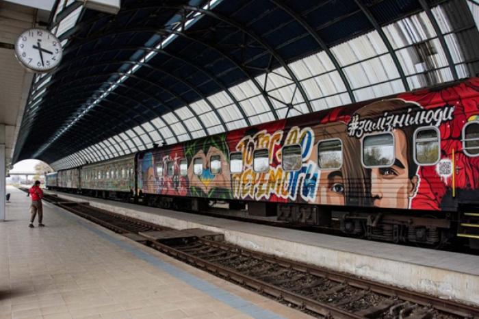 AUTORITĂȚILE ROMÂNE ȘI UCRAINENE REPUN CIRCULAȚIE TRENUL KIEV-BUCUREȘTI PRIN CHIȘINĂU