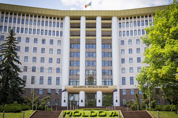 В НОВЫЙ ПАРЛАМЕНТ МОГУТ ПРОЙТИ ДВЕ ПАРТИИ И ДВА ПОЛИТИЧЕСКИХ БЛОКА – ОПРОС