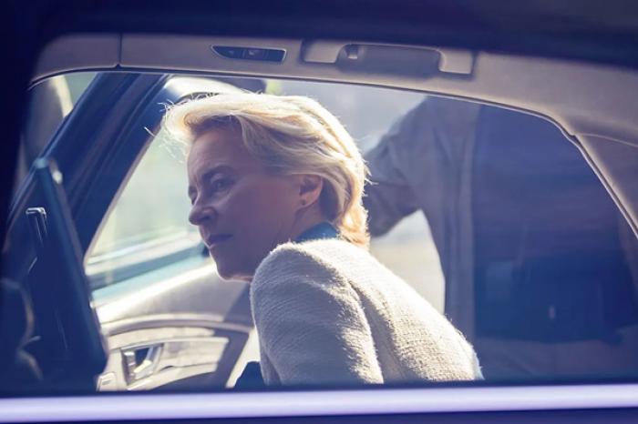 Болгарские националисты напали на авто, полагая, что в нем находится фон дер Ляйен