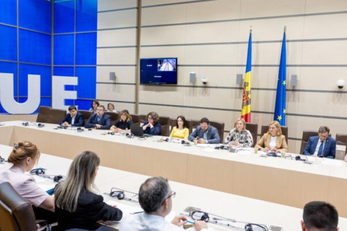 ДЕПУТАТЫ ОДОБРИЛИ ПЕРЕГОВОРНЫЕ ПОЗИЦИИ МОЛДОВЫ ПО ТРЕМ КЛАСТЕРАМ В ПРОЦЕССЕ ВСТУПЛЕНИЯ РЕСПУБЛИКИ В ЕС