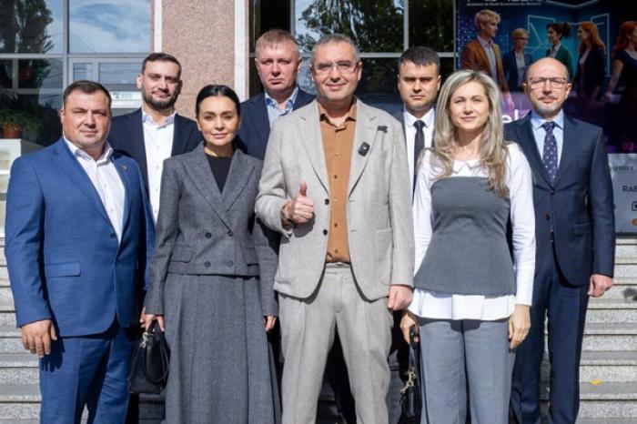 ЛИДЕР «НАШЕЙ ПАРТИИ» РЕНАТО УСАТЫЙ ПРОГОЛОСОВАЛ ВМЕСТЕ СО СВОЕЙ КОМАНДОЙ «ЗА СИЛЬНУЮ И ПРОЦВЕТАЮЩУЮ МОЛДОВУ»