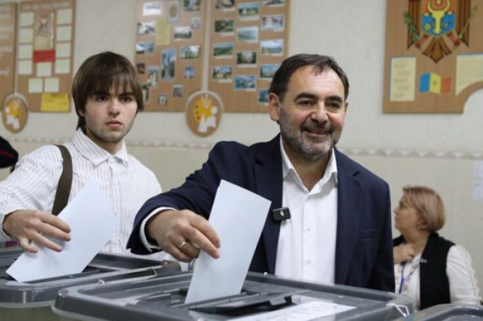 ОДИН ИЗ ЛИДЕРОВ «АЛЬТЕРНАТИВЫ» ГОЛОСОВАЛ ЗА ТО, ЧТОБЫ МОЛДОВА ПЕРЕСТАЛА БЫТЬ «ПЕРЕКРЕСТКОМ ВСЕХ БЕД»