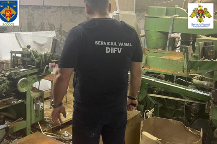 ПРАВООХРАНИТЕЛИ ОБНАРУЖИЛИ В ПЯТИ КИЛОМЕТРАХ ОТ РУМЫНСКОЙ ГРАНИЦЫ ПОДПОЛЬНОЕ ПРОИЗВОДСТВО СИГАРЕТ