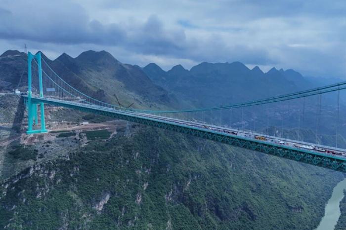 ​Самый высокий мост в мире откроют на юго-западе Китая