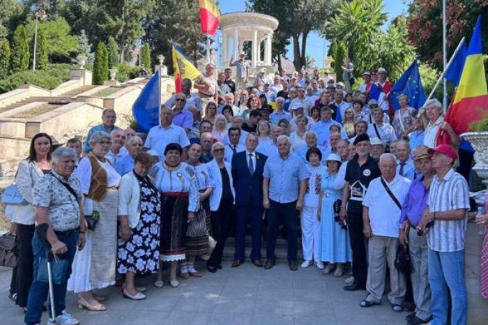 УНИОНИСТСКИЙ БЛОК BUN ВЫХОДИТ ИЗ ПРЕДВЫБОРНОЙ ГОНКИ, ЧТОБЫ ПОДДЕРЖАТЬ PAS