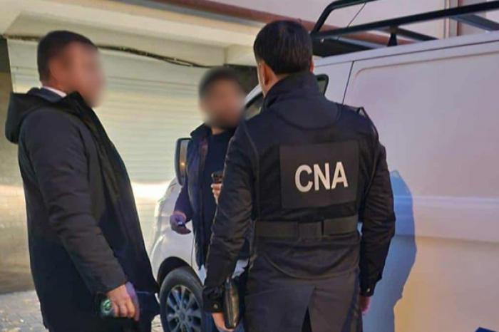 DIRECTORUL PRESTIGIOSULUI LICEU DIN CHIȘINĂU, REȚINUT SUB SUSPICIUNE DE CORUPȚIE