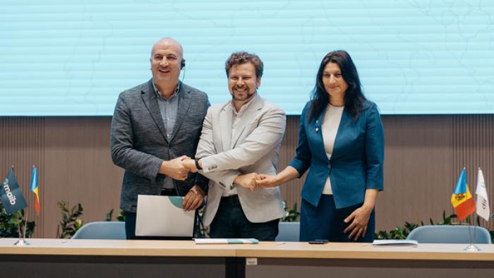 Maib поддерживает развитие Сети образцовых школ страны. Подписан контракт на инвестиции в размере 2 млн леев с Министерством образования и исследований