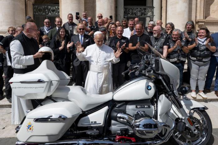 ​«Папский мотоцикл» продан за шестизначную сумму