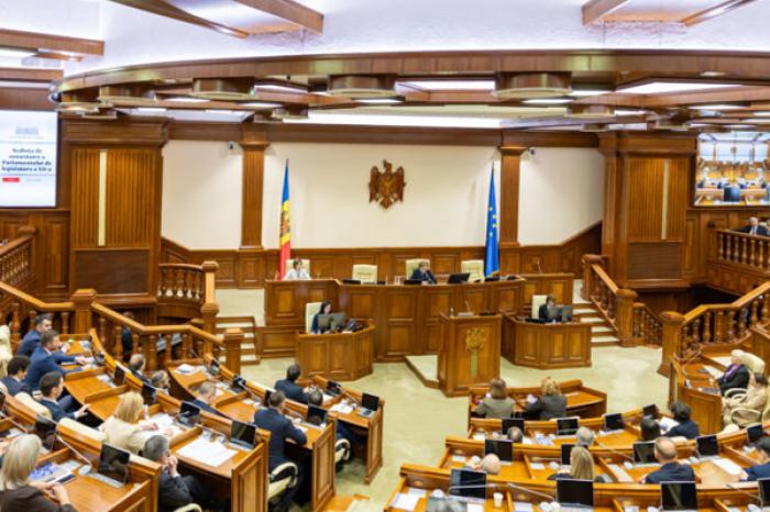 ​В НОВОМ ПАРЛАМЕНТЕ СФОРМИРОВАНЫ ШЕСТЬ ФРАКЦИЙ