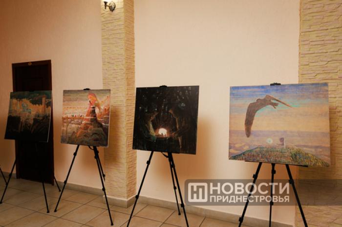 В ПРИДНЕСТРОВСКОМ УНИВЕРСИТЕТЕ ОТКРЫЛАСЬ ВЫСТАВКА РЕПРОДУКЦИЙ КАРТИН МИКАЛОЮСА ЧЮРЛЕНИСА