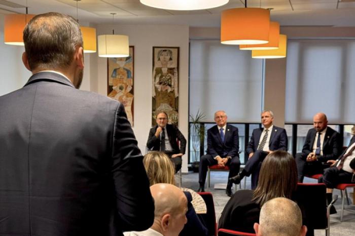 ПРЕМЬЕР-МИНИСТР АЛЕКСАНДРУ МУНТЯНУ ПРЕДСТАВИЛ В БУХАРЕСТЕ ВОЗМОЖНОСТИ ДЛЯ ИНВЕСТИЦИЙ В МОЛДОВЕ