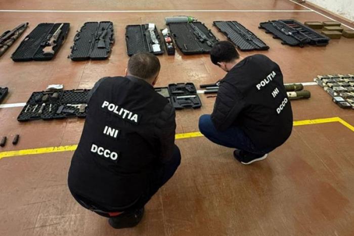 В КИШИНЁВЕ У ПРЕСТУПНОЙ ГРУППИРОВКИ ИЗЪЯТ ЦЕЛЫЙ АРСЕНАЛ ОРУЖИЯ