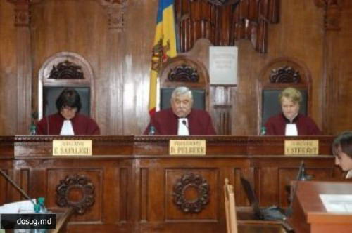 КС признал законным снятие с должностей кандидатов в депутаты