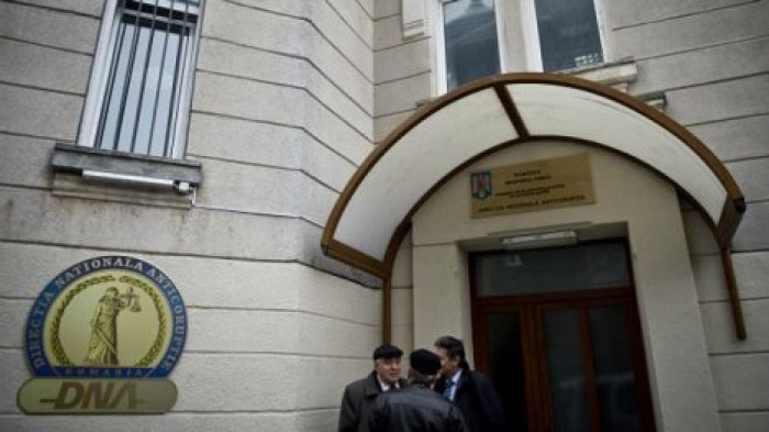 77 румынских онкологов обвинили во взятках