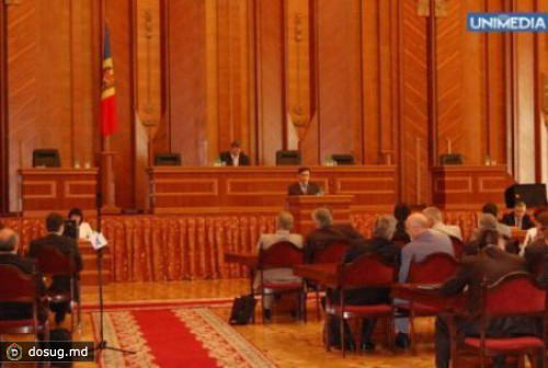 11 депутатов сложили мандаты