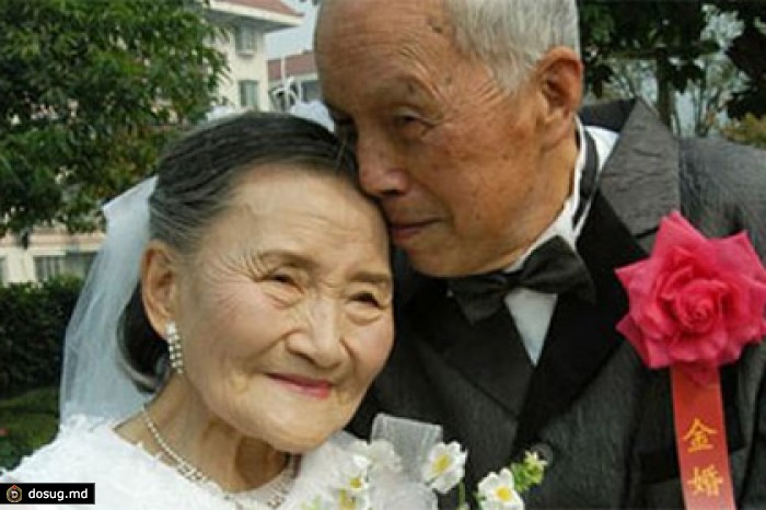 98-летние супруги из Китая воссоздали свой свадебный снимок