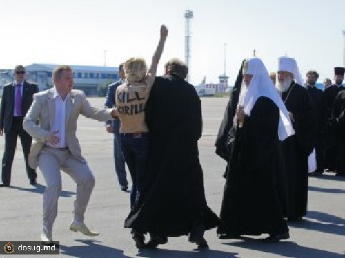 Активистке FEMEN дали 15 суток за нападение на патриарха Кирилла