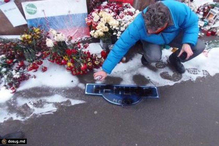 Активисты разгромили импровизированный мемориал на месте убийства Немцова