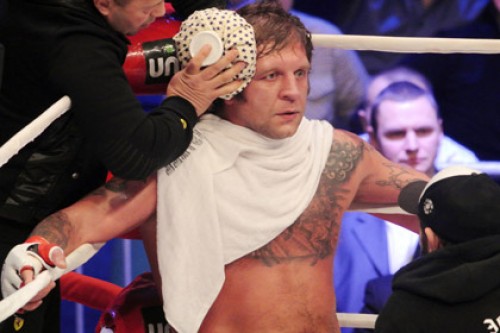 Александр Емельяненко оказался легче соперника на 33 килограмма