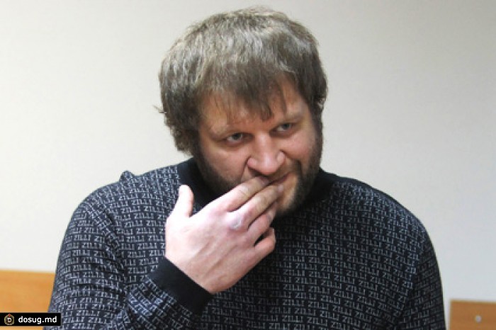 Александр Емельяненко заставил отжиматься курящих сокамерников