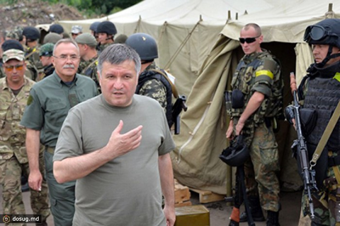Аваков собрался заменить 20 тысяч милиционеров