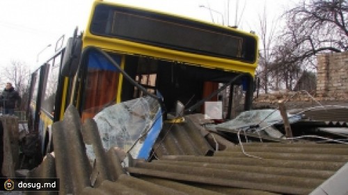 Авария в Теленештах: 15 человек пострадали