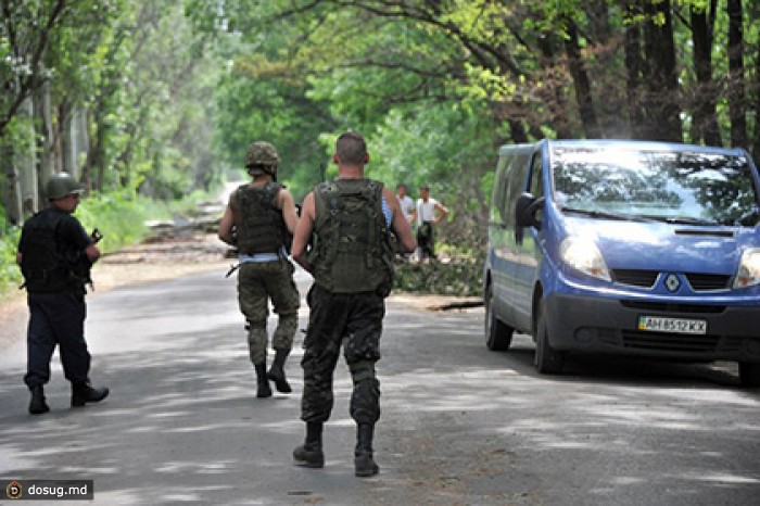 Автобус с беженцами обстрелян на востоке Украины
