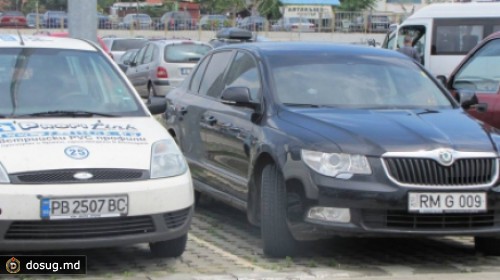 Автомобиль с номерами RM G 009 припаркован у торгового центра в Бургасе (ФОТО)