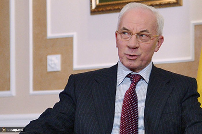 Азаров отказался узаконивать на Украине однополые браки