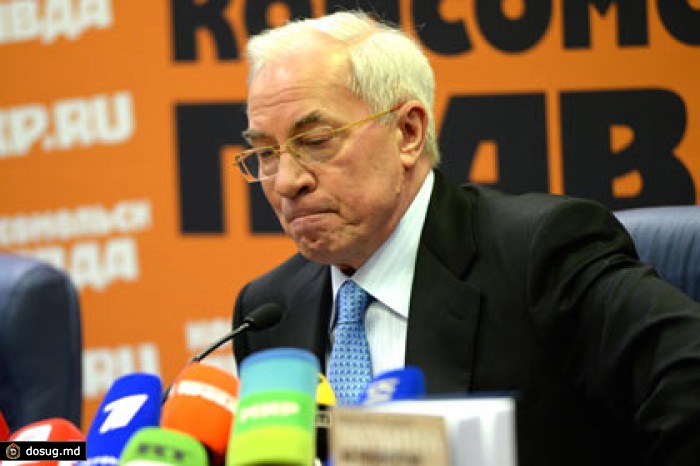 Азаров рассказал об угрозах еврокомиссара в адрес правительства Украины