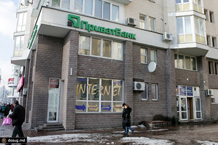 Банк Коломойского продаст валюту только для депозитов
