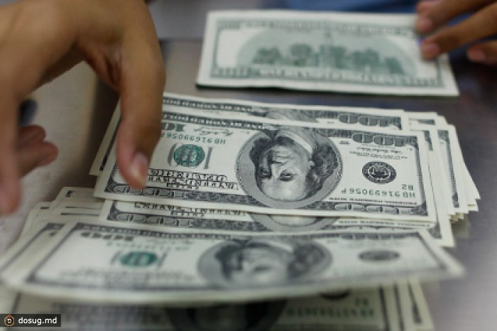 Банк России продал миллиард долларов за день