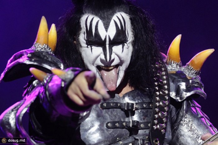 Басист Kiss сравнил интернет-пиратов с нацистами