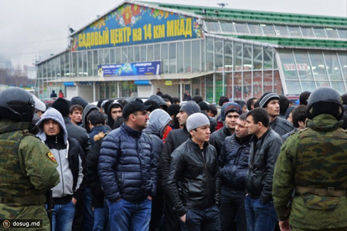 Более 100 водителей подрались из-за парковки у рынка «Садовод»