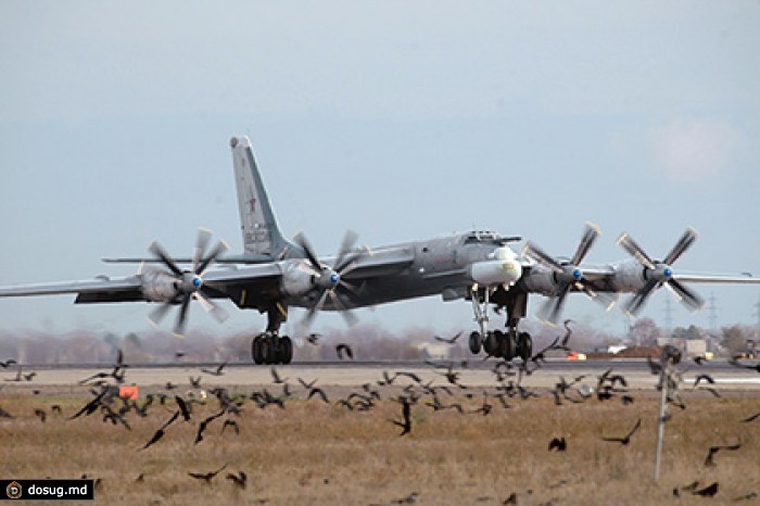 Бомбардировщик Ту-95МС выкатился за пределы взлетной полосы в Амурской области