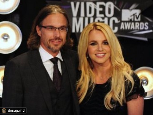 Бритни Спирс обручилась со своим бывшим агентом