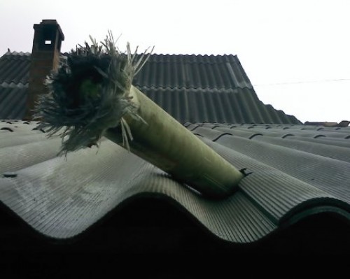 Часть противоградовой ракеты упала на жилой дом