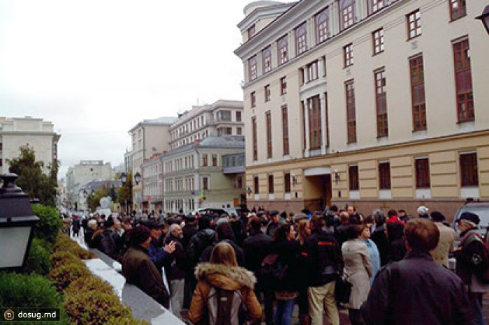 Четырех участников акции против реформы РАН доставили в полицию